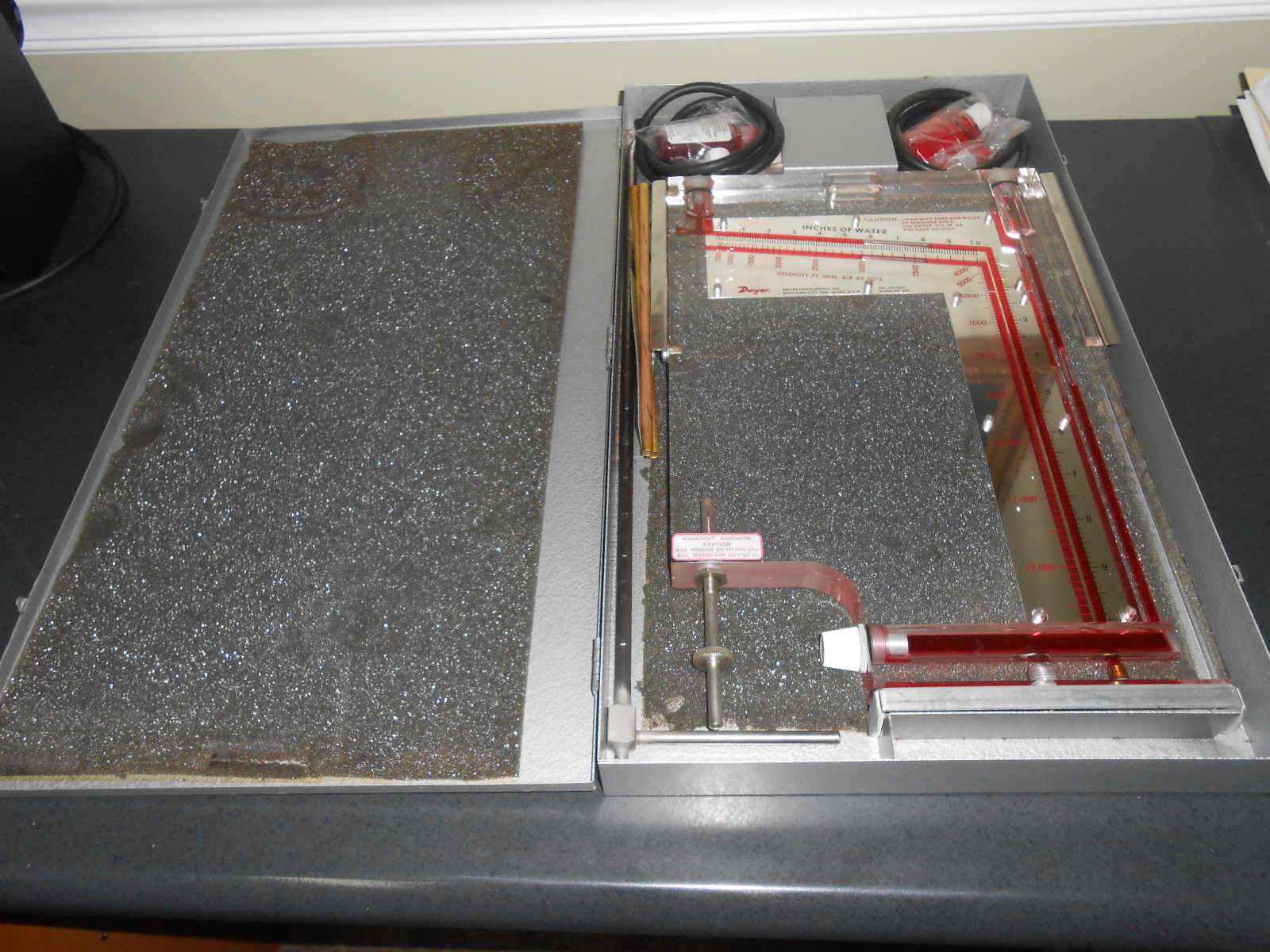 Dwyer 400-10-KIT Air Velocity Meter  S331