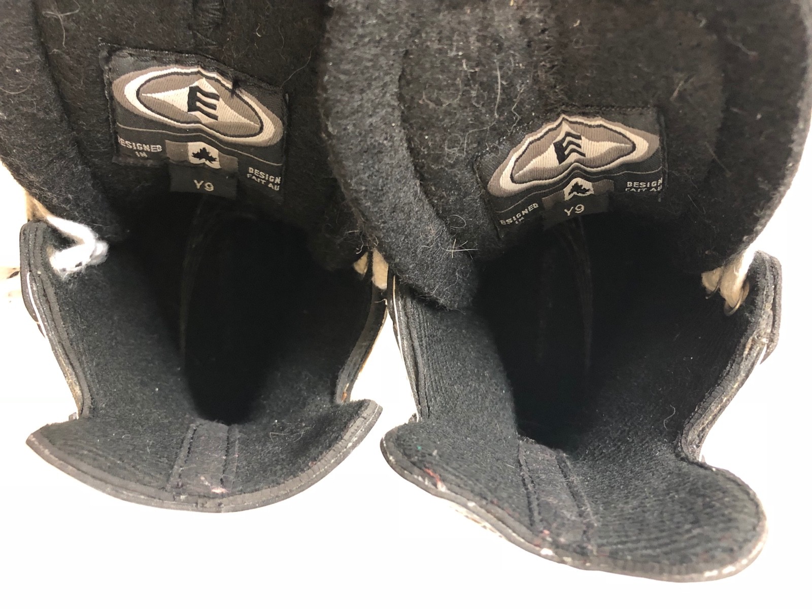 Easton Typhoon Hockey Ice Skates 9Y Silver Black Blue