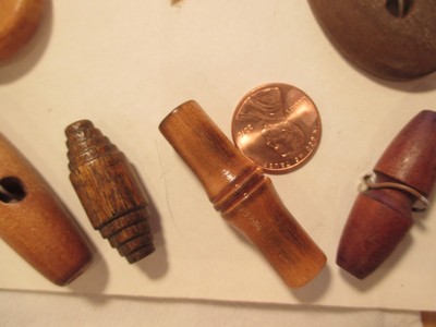 MIXED LOT of 10 BEAUTIFUL VINTAGE LARGER WOOD BUTTONS ~ ROUND & TOGGLE EXCELLENT