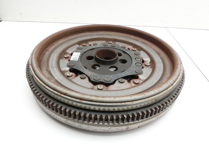 Skoda Octavia III 5E 12-17 TDI 2,0 110KW DFFA Schwungscheibe Schwungrad Skoda Octavia III 5E 12-17 04.12.2018... Vorschau 2