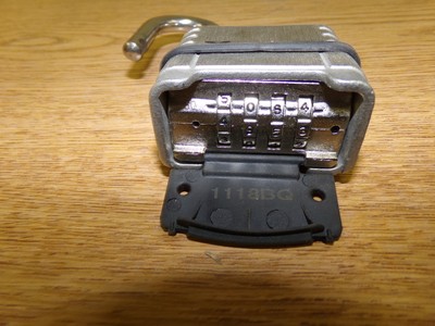 NEW Master Lock 1118BQ Combination padlock  *FREE SHIPPING*