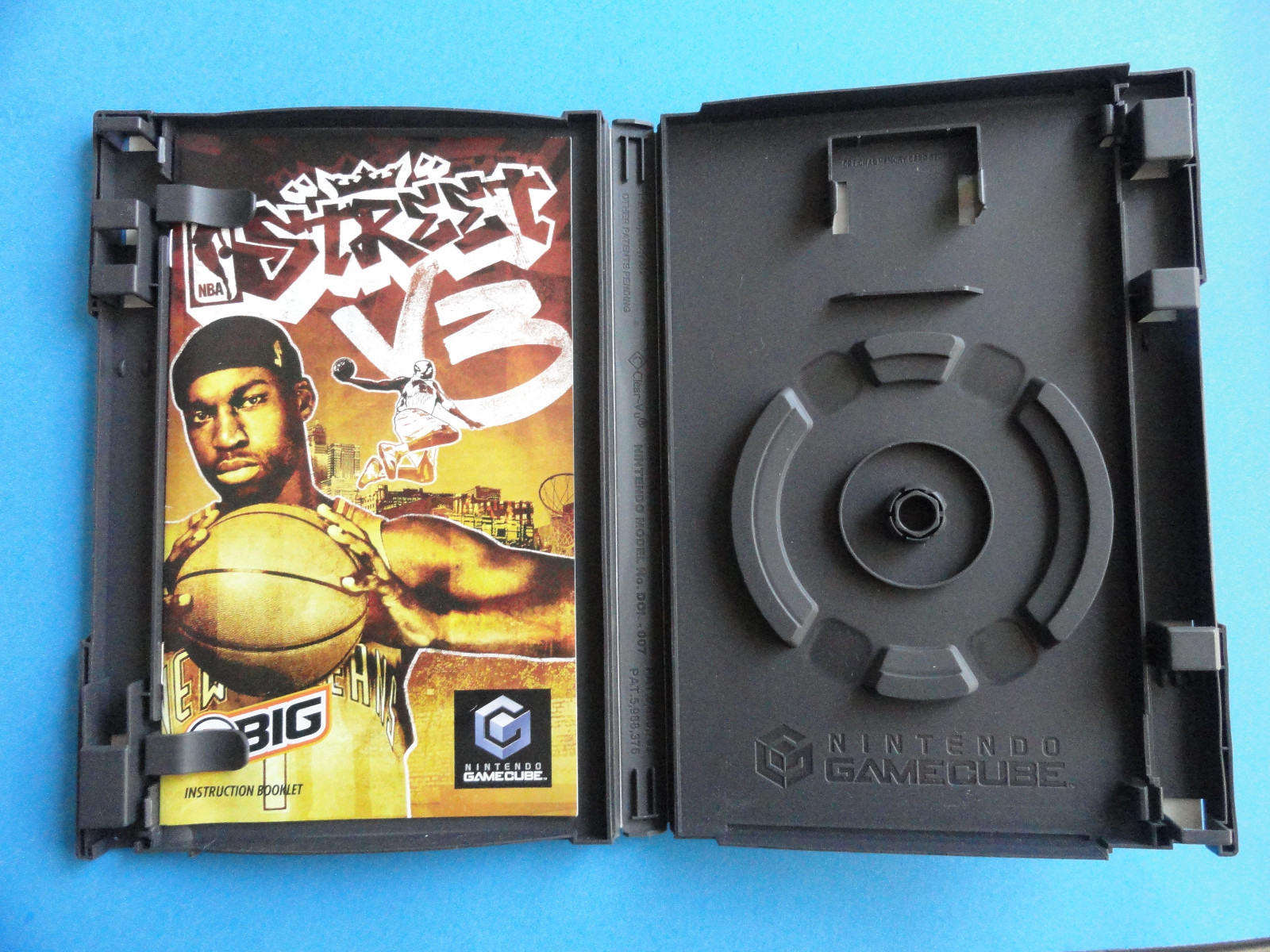 NO GAME- NINTENDO GAMECUBE STREET V3- CASE AND MANUAL ONLY -*NO GAME*