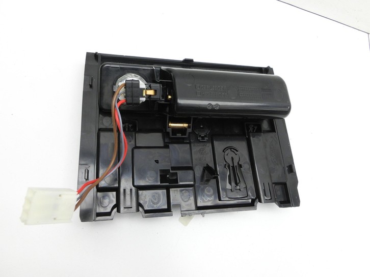 VW Passat B8 3G 14-19 Aschenbecher Ascher Mittelkonsole Silber RHD VW Passat B8 3G 14-19 20.07.2015 3G2863284... Vorschau 3