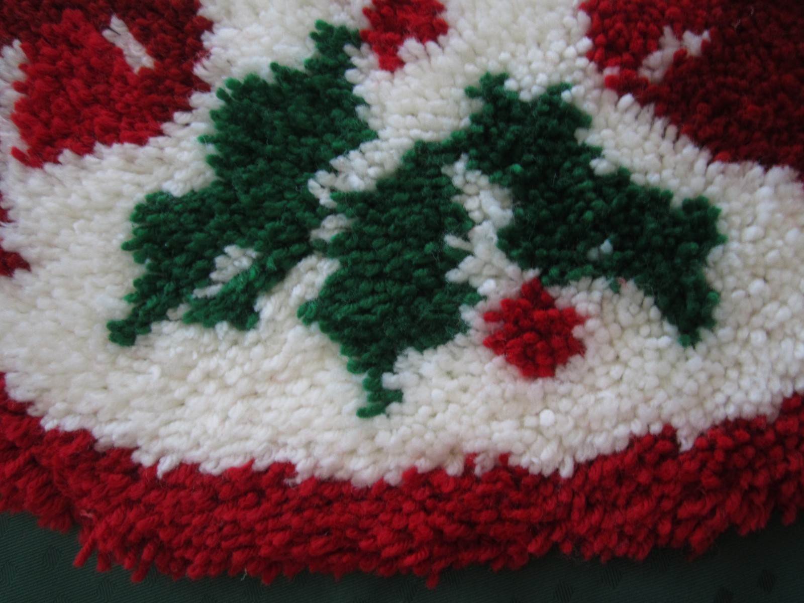 Completed Holly Red Bows Latch hook Rug Christmas tree skirt table topper Hippie