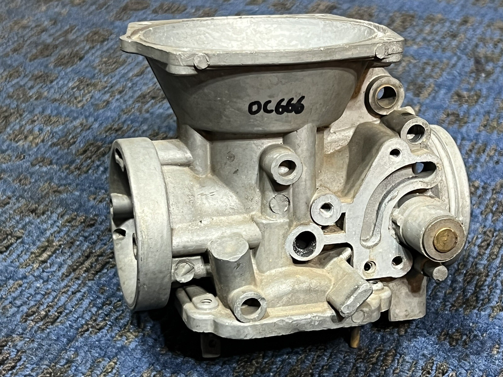 1978 1979 Yamaha XS650 Carburetor Carb Body Right Mikuni BS38 2F0 00