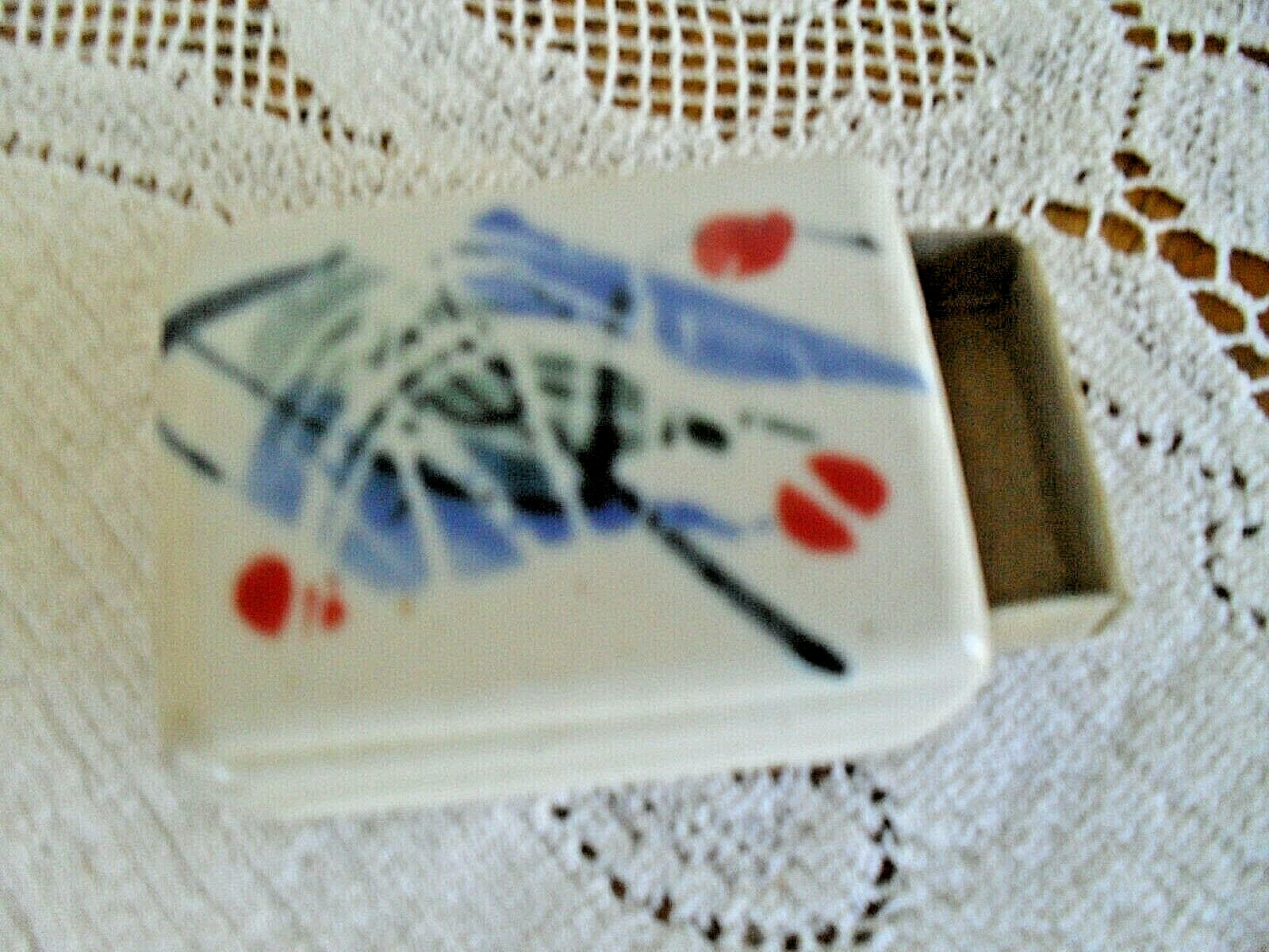 VINTAGE HEAVY POTTERY DESKTOP*POCKET MATCH SAFE*MATCHSAFE~SIGNED HAND PAINTED