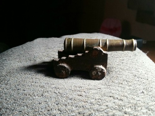 Vintage Old Fort Henry Small Cast Iron & Brass Souvenir Toy Cannon