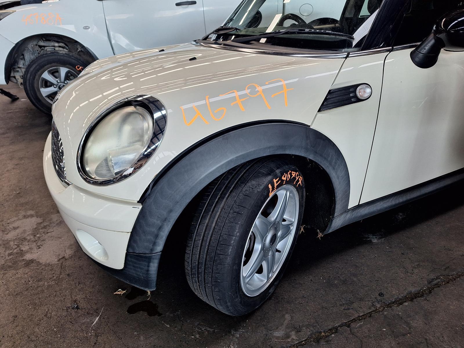 MINI COOPER R55/R56/R57 03/2007-05/2015 LEFT HEADLAMP WHITE TURN INDICATOR - thumbnail 9