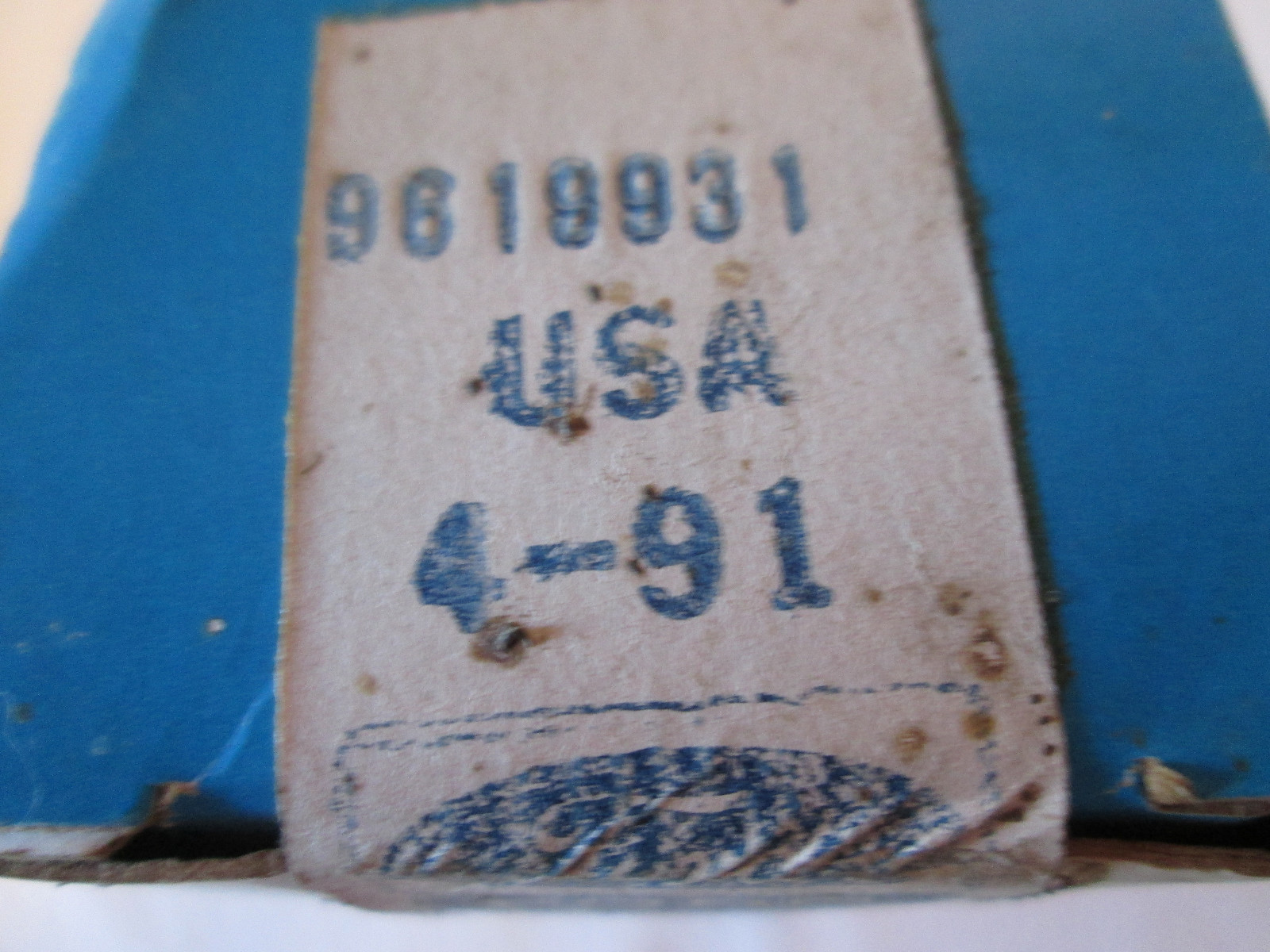 Ford New Holland stone 9619931