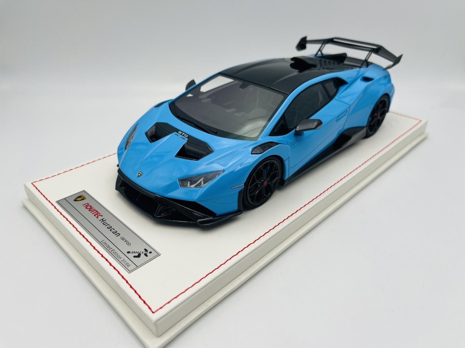 自動車 Lamborghini RUNNER 1:18 huracan STO Runner 1:18 Lamborghini Huracan STO Novitec Blue 31/66 pcs