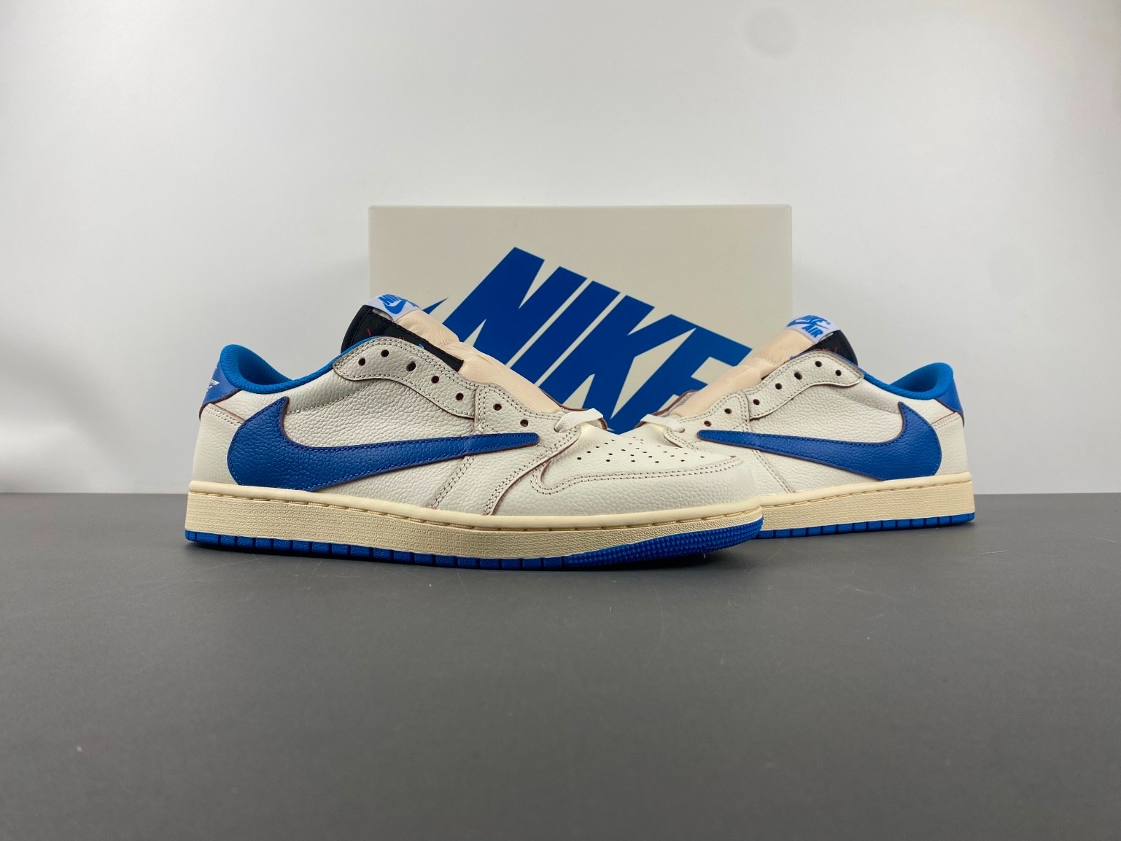 シューズ(男性用) Travis Scott x Fragment x Air Jordan 1 Jordan 1 Retro x Fragment Design x Travis Scott Low Blue for