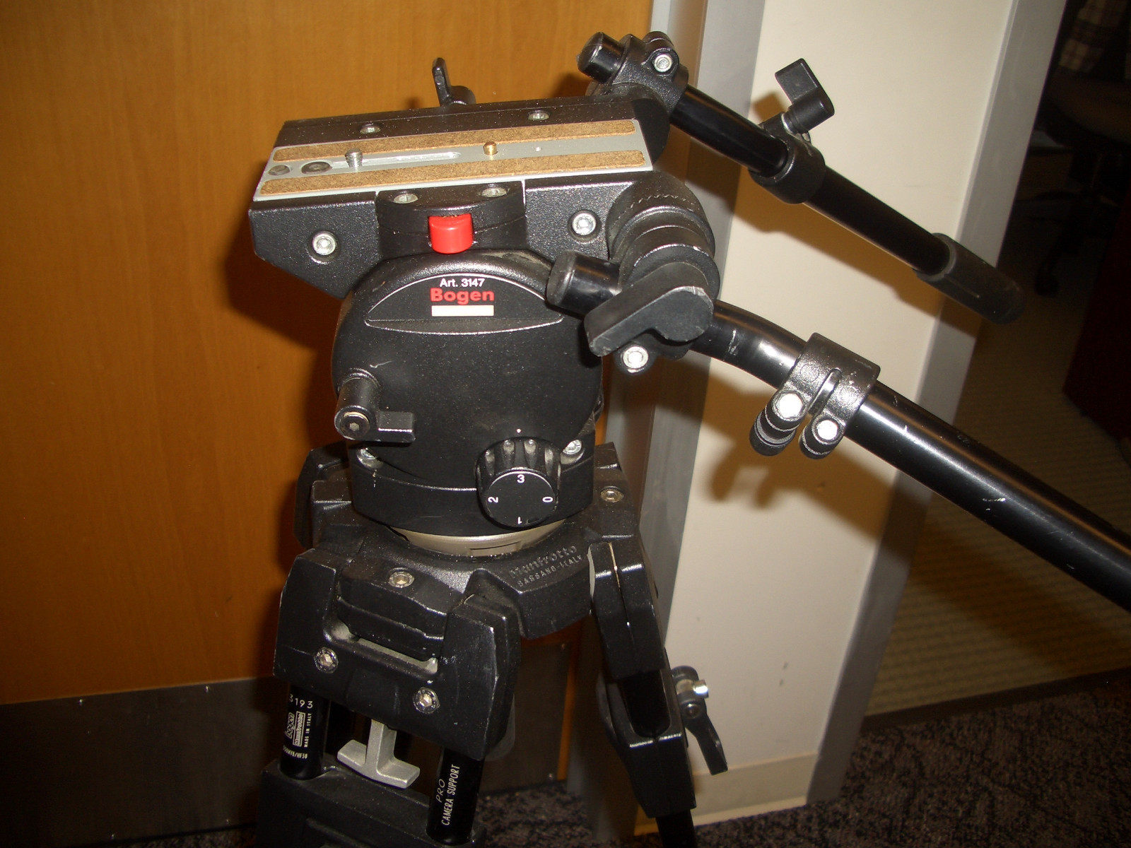 Manfrotto Bogen Heavy Duty 3193 3147 Tripod 510 Fluid Head for Heavy Cameras