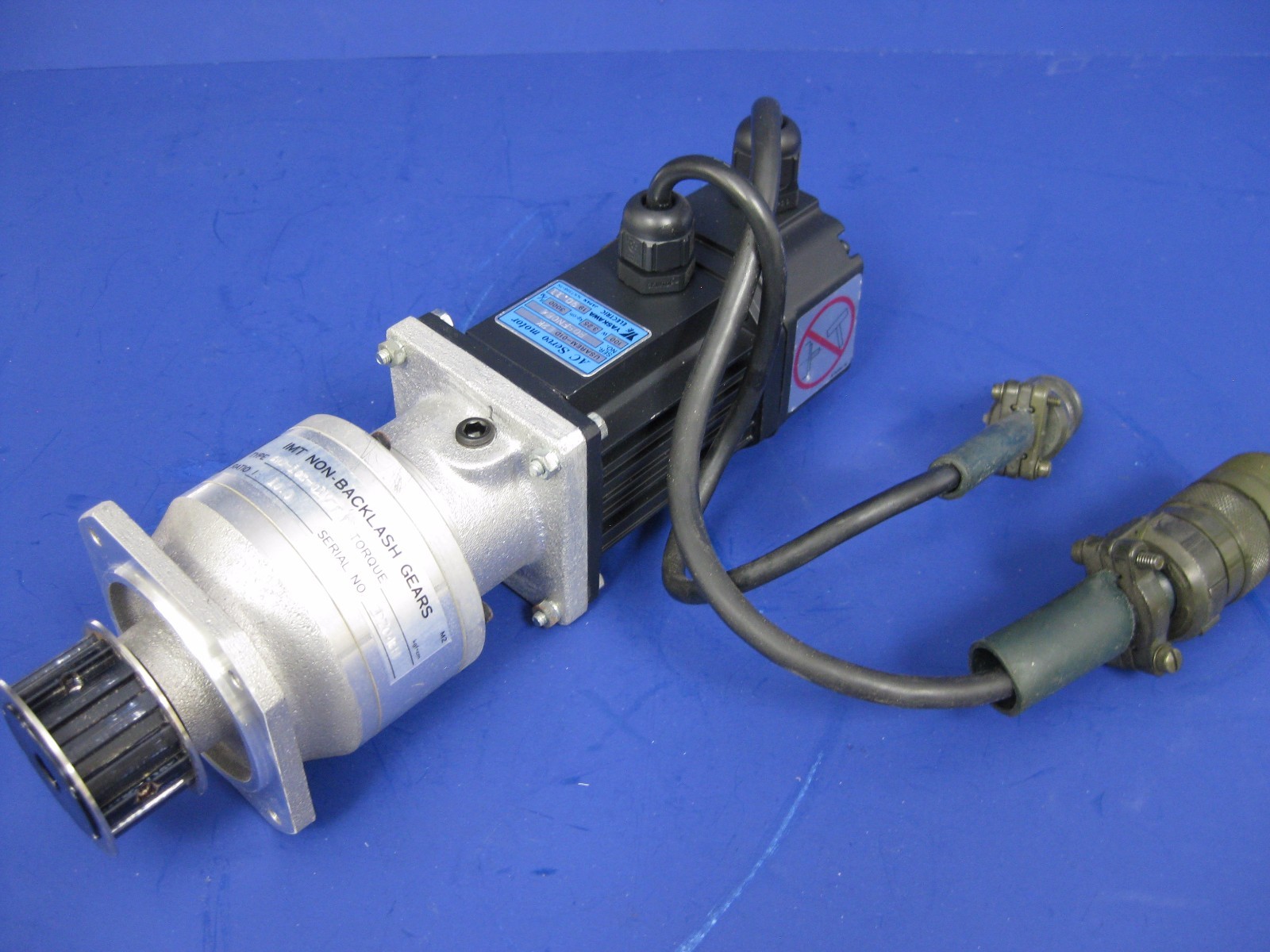 Yaskawa USAREM-01DE2K AC Servo Motor w/ IMT Non-Backlash