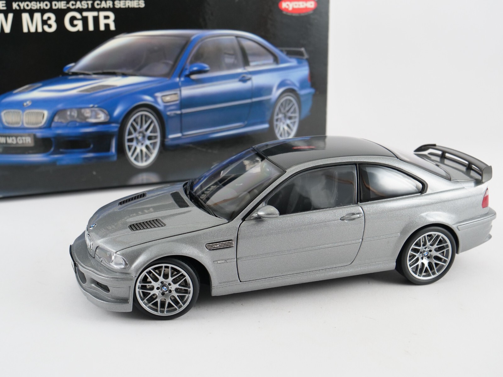 ミニッツ BMW M3 GTR シルバー Kyosho 1/18 BMW M3 GTR Silver