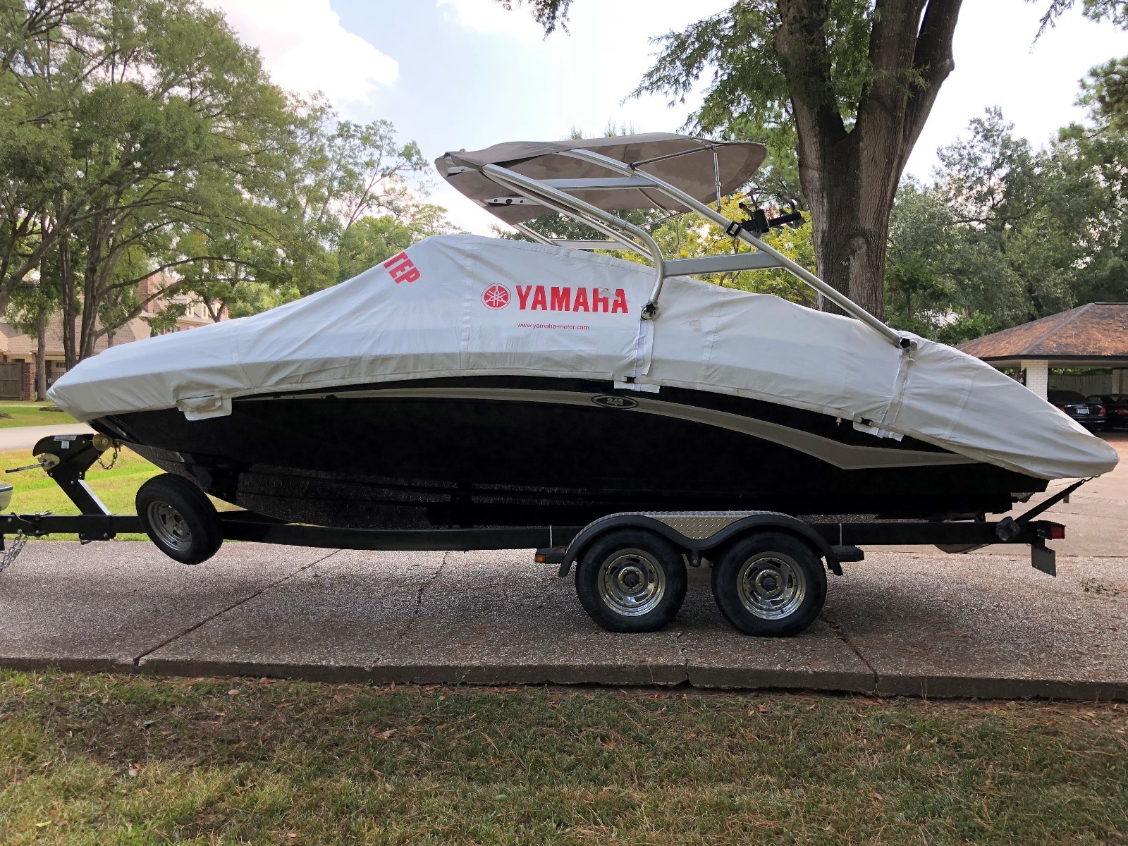 Yamaha 24-Foot Twin-Engine Jet Boat - NO RESERVE