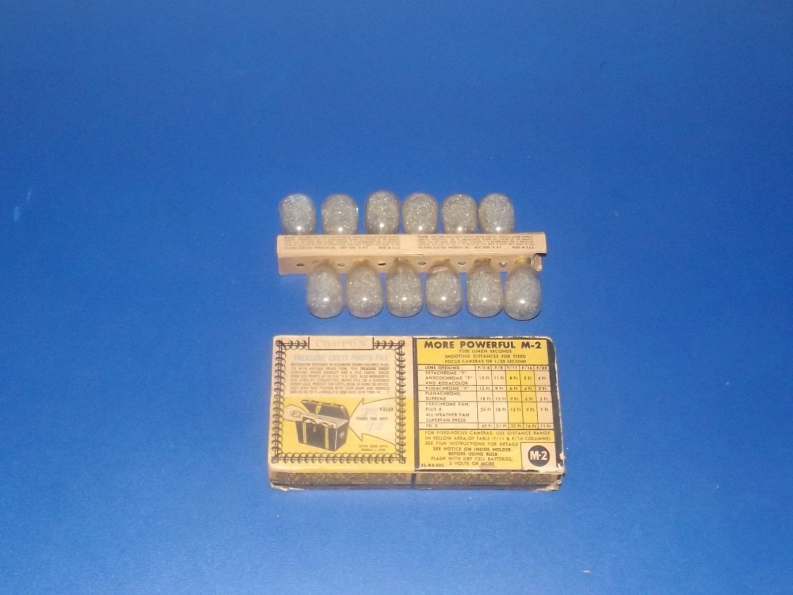 VINTAGE 12 M-2 SYLVANIA BLUE DOT SUPER-FLASH BULBS