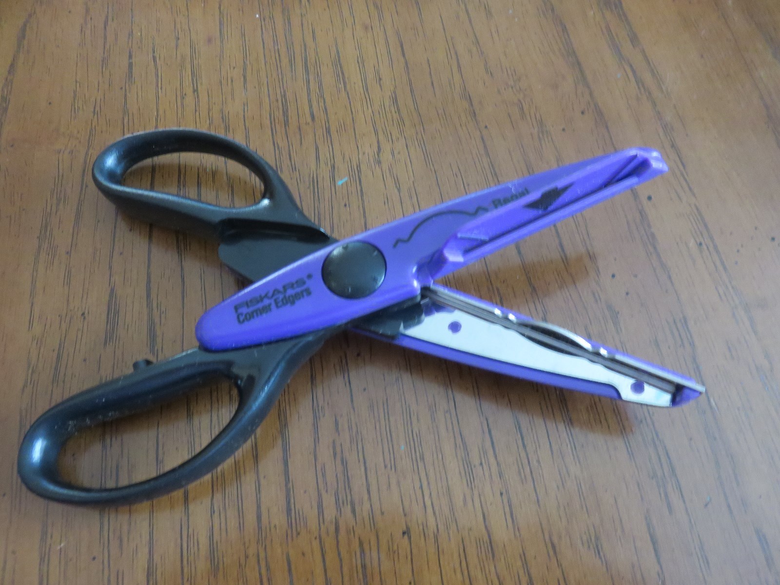 Fiskars Regal Edge Scrapbooking Crafts Scissors