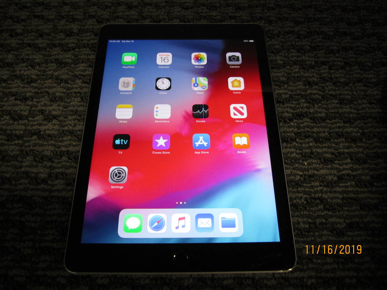 Apple iPad 6th Gen, Wi-Fi, 9.7in - 32GB 128GB - Gray Silver Apple iPad 6th Gen, Wi-Fi, 9.7in - 32GB 128GB - Gray Silver