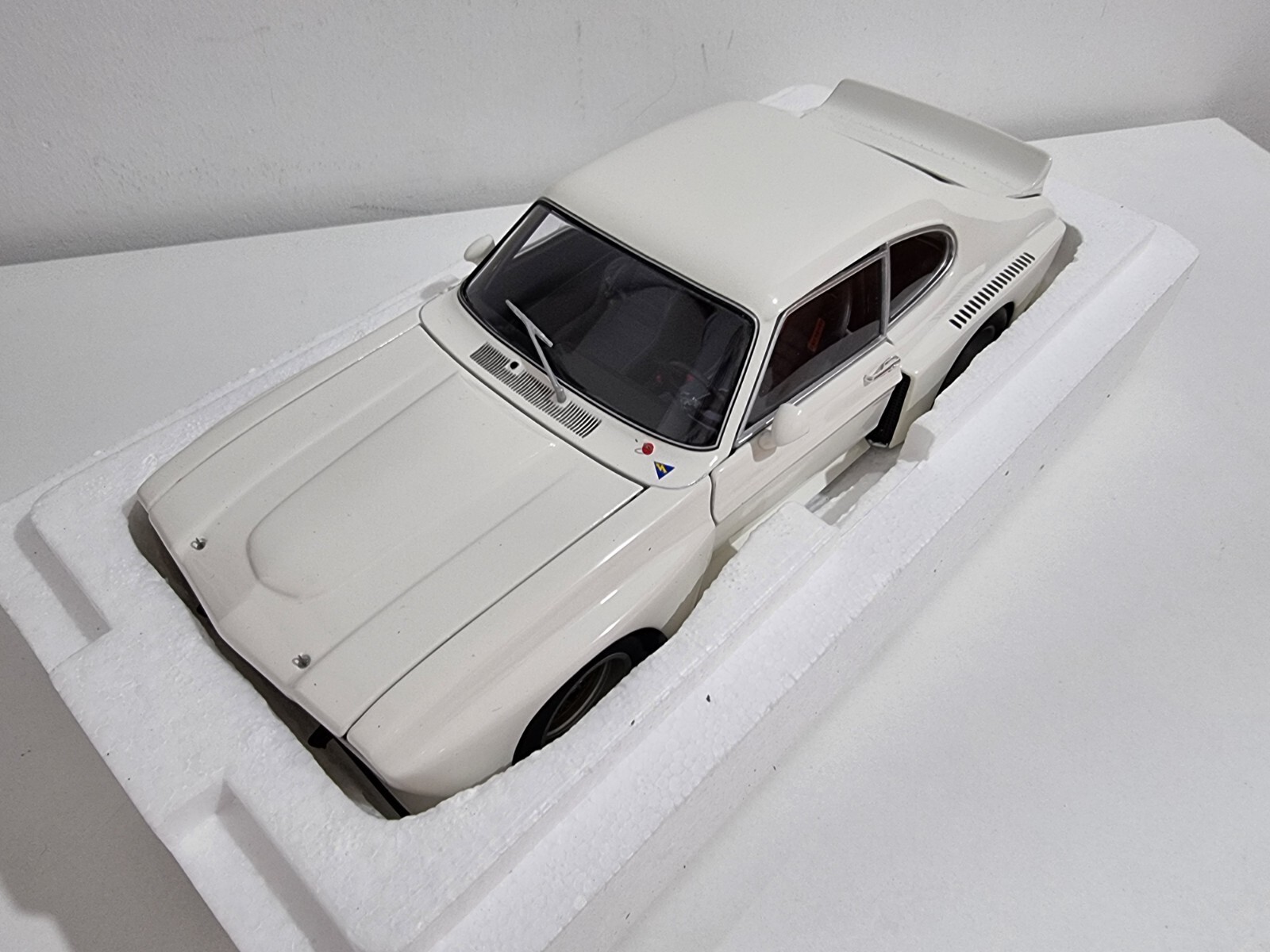 MINICHAMPS フォードカプリ RS 3100 1974 1/18 $_57.JPG?set_id=880000500F