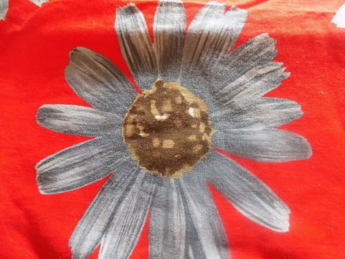 3 Yards Plus Vintage Red Cotton Woven Fabric Large Gray Daisies 45 Wide Crantex