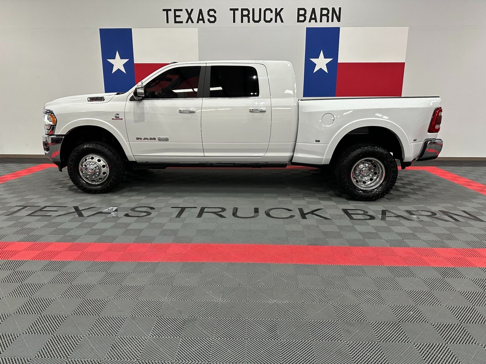 2019 Ram 3500 Longhorn 4WD 2019 4WD Mega Cab Dually 6.7L Diesel 12in Screen G