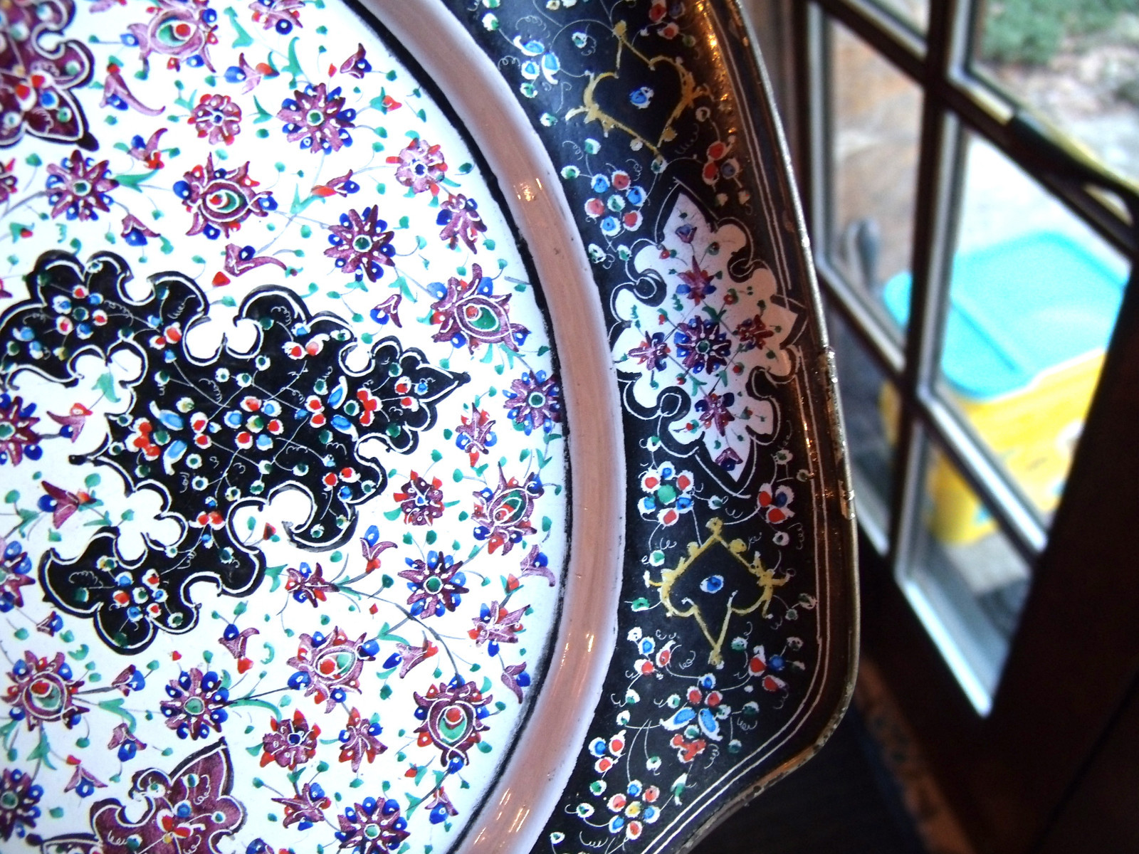 ANTIQUE HAND DECORATED ENAMEL MIDDLE EASTERN PERSIAN TRAY W/ CUPS ISFAHAN DAM