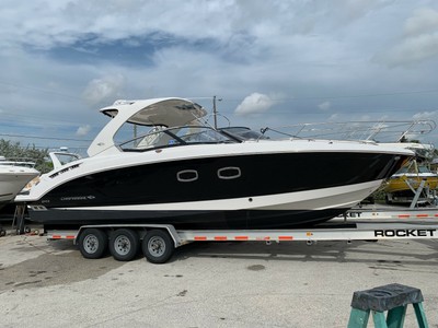 2012 Chaparral 327 SSX 337/347 SSX Bowrider with a Full-Beam Cabin AC/Generator