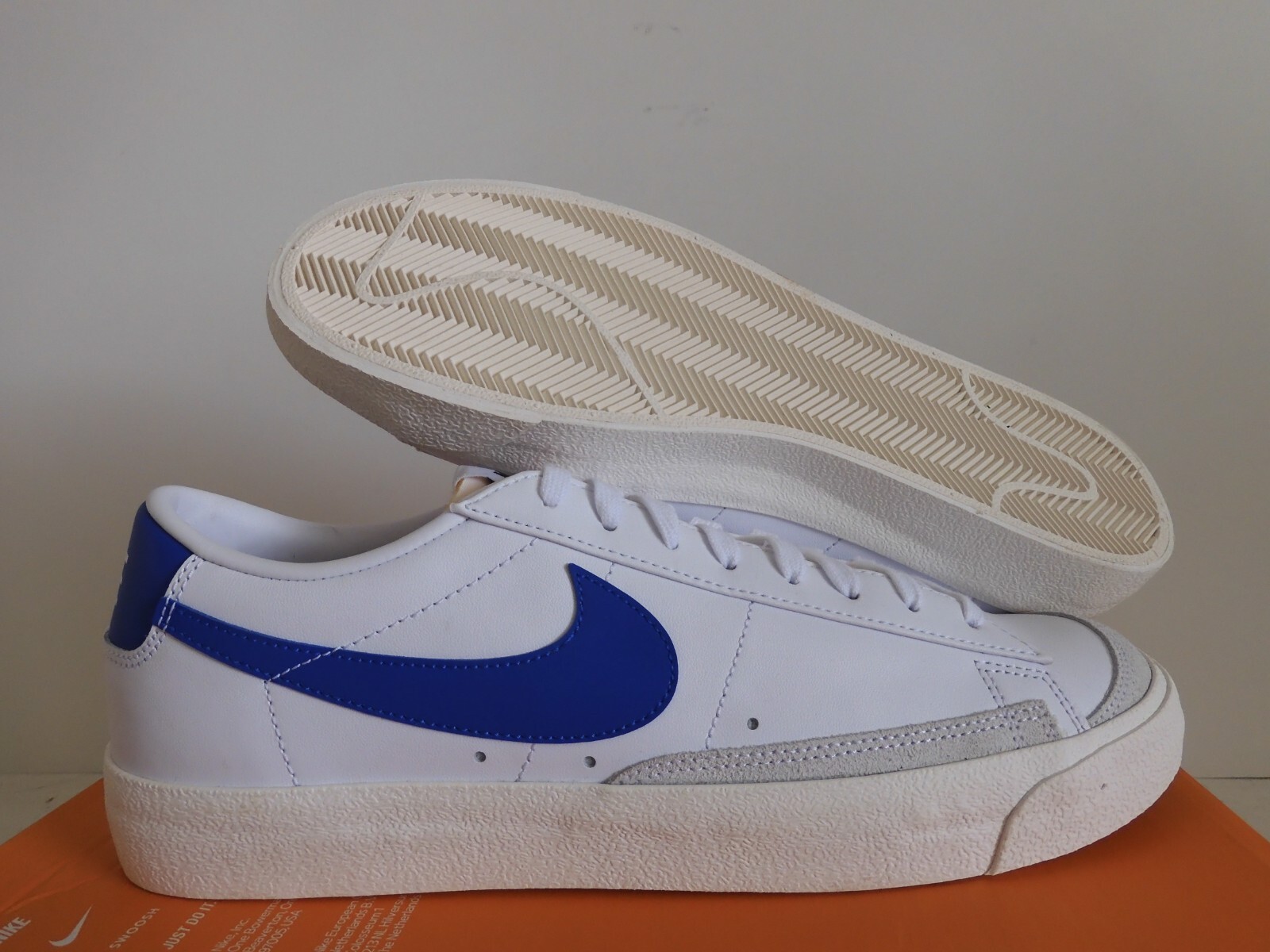 NIKE BLAZER LOW '77 VNTG VINTAGE WHITE-HYPER ROYAL BLUE SZ NIKE BLAZER LOW '77 VNTG VINTAGE WHITE-HYPER ROYAL BLUE SZ