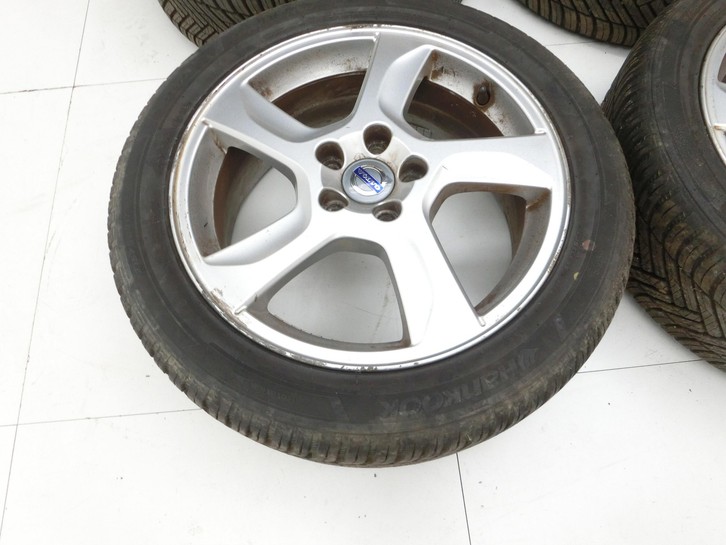 Volvo V60 D4 10-13 4 x Kompletträder Aluminiumfelge Ganzjahresreifen 215/50R17 5X108 Volvo V60 D4 10-13 24.03.2011... Vorschau 2