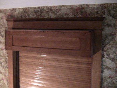 VICTORIAN ANTIQUE OAK WOOD TAMBOUR DOOR PARTITION OVERHEAD ROLL UP PARLOR ENTRY