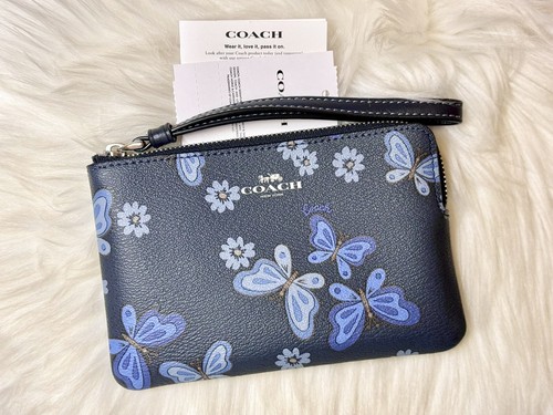 限定★COACH★Corner Zip Wristlet CP436 ハート柄 限定☆COACH☆Corner Zip Wristlet CP436 ハート柄 (Coach