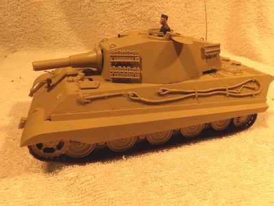 TAMIYA 135 SCALE BUILT TANK MODEL