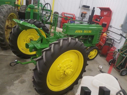 JOHN DEERE H tractor 2 cylinder with rear PTO and new rubber