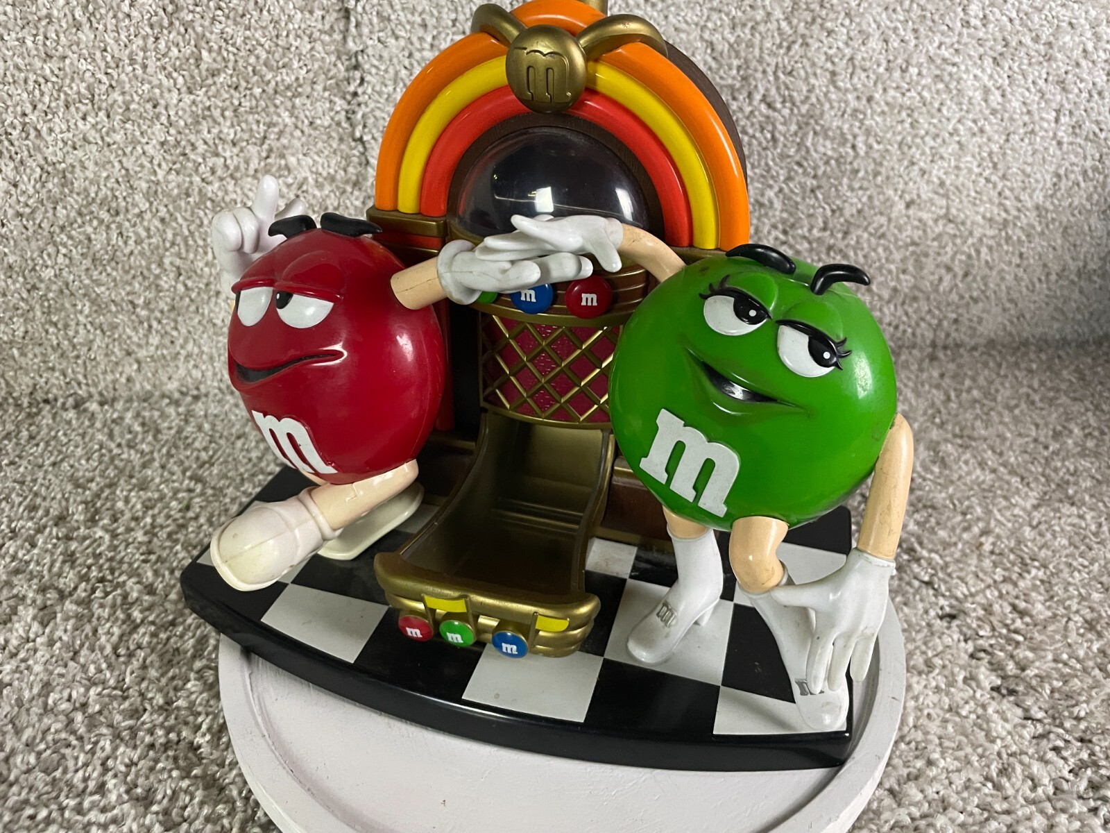 Red & Green M&M's Rock'n Roll Cafe Jukebox Dancin at the