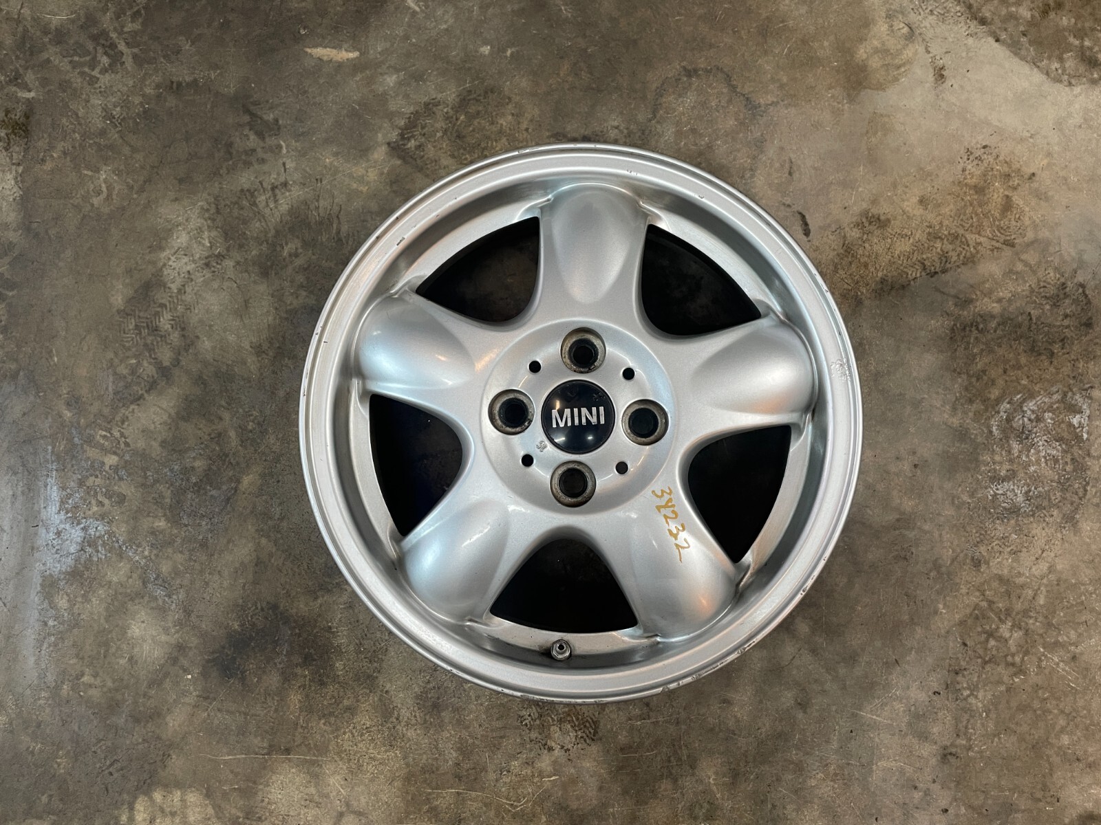 SEVENTEEN - w VOLVO 7J X 16 X 49 Used 11 Spoke REGULUS WHEEL Volvo S60 S70
