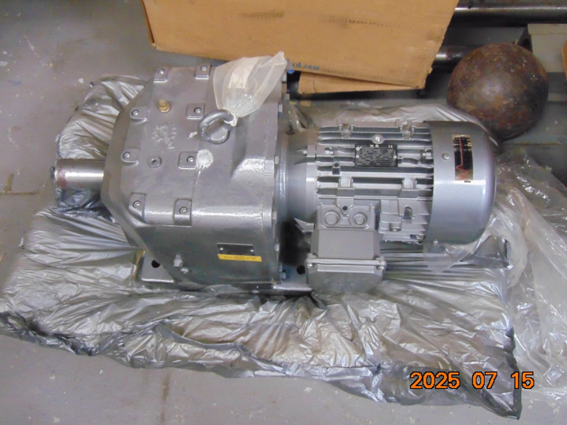 NORD 100LA/4 CUS 5HP MOTOR 230/460V 1725 RPM W 873-100 L/40 CUS RATIO 63.95