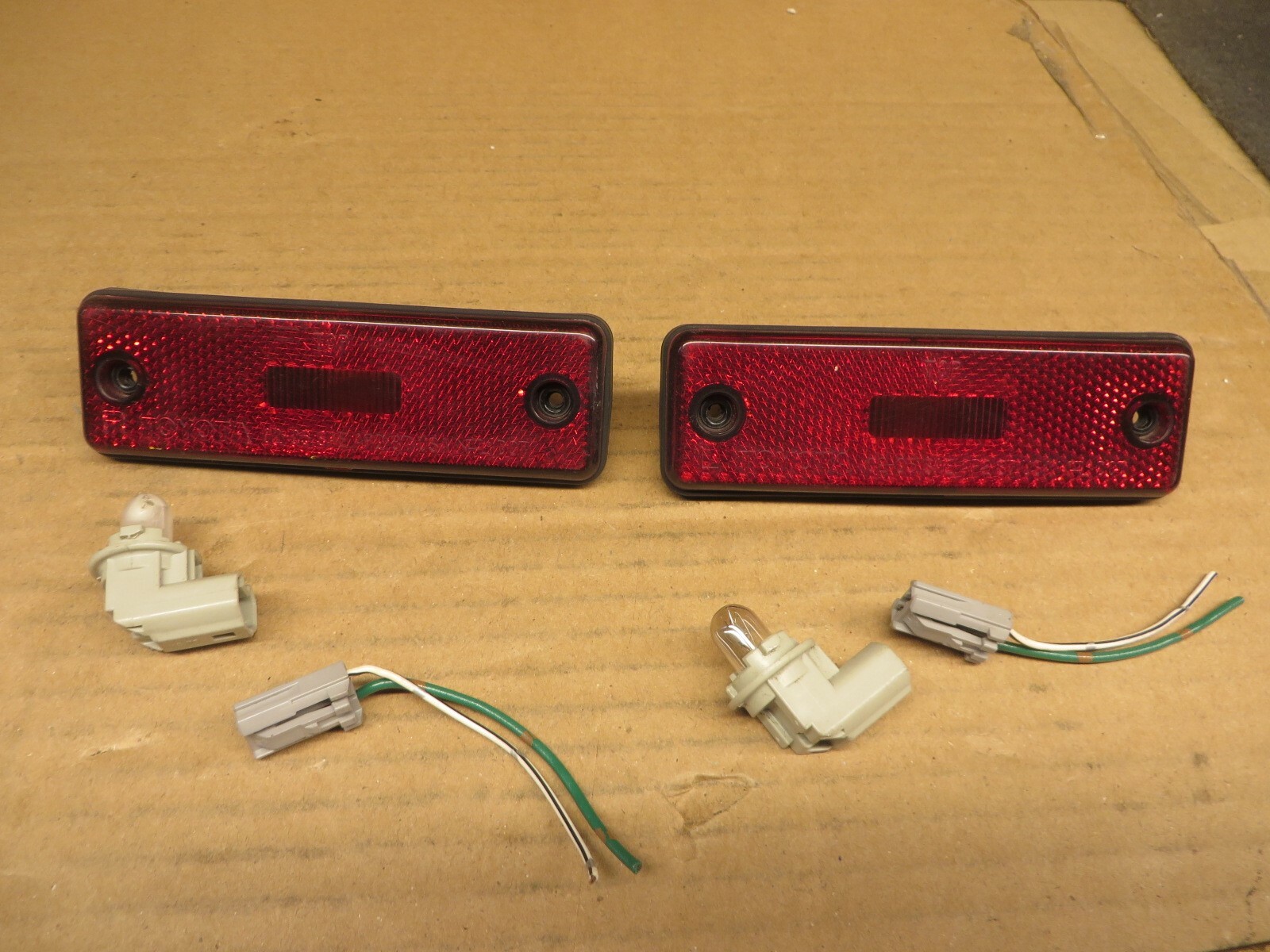 TOYOTA Rear Side Marker Light Set RH & LH # 0205SAEAP287USA