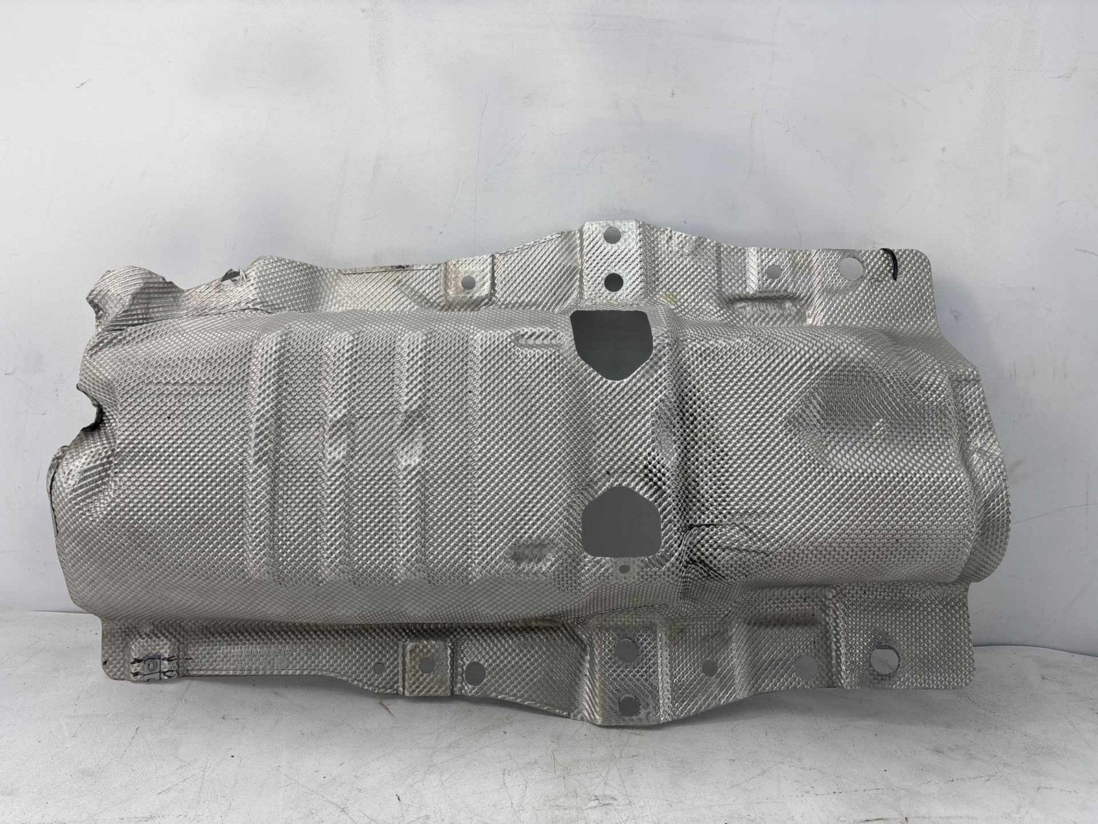 2024 Mercedes-Benz C 300 2L Heat Shield Exhaust Center OEM 2066808102