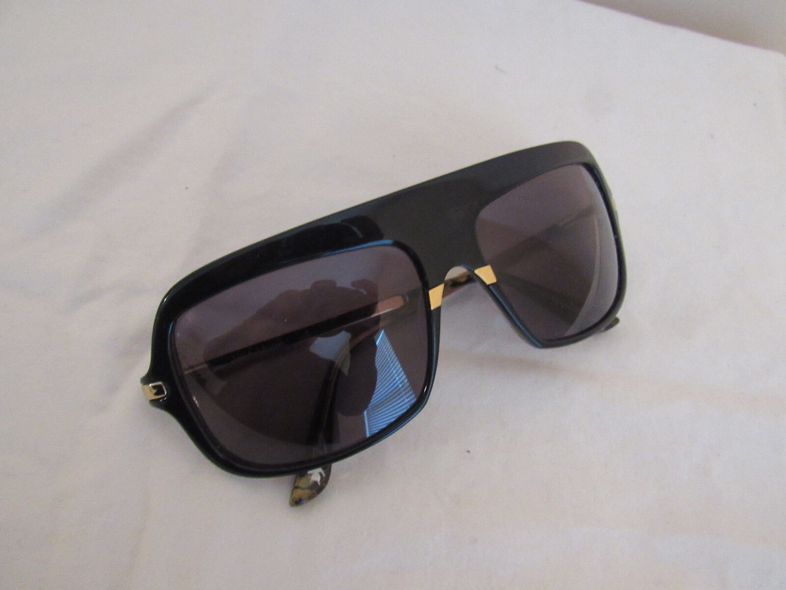NEW KSUBI 17(A) LOTUS BLACK /GOLD SUNGLASSES -Very Rare Sold NEW KSUBI 17(A) LOTUS BLACK /GOLD SUNGLASSES -Very Rare Sold