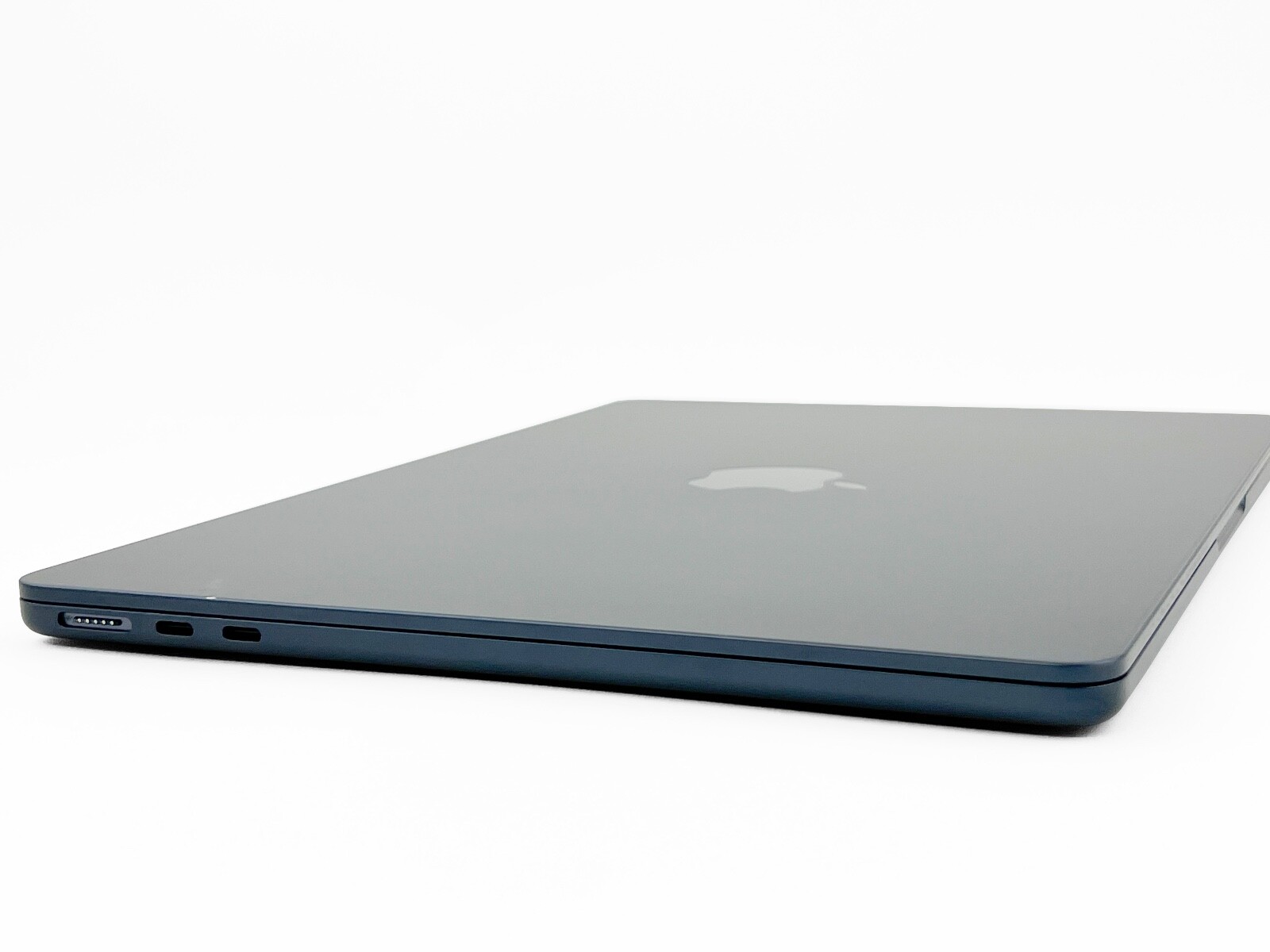 2022 Apple MacBook Air 13-inch M2 Chip 8GB RAM 256GB SSD 8