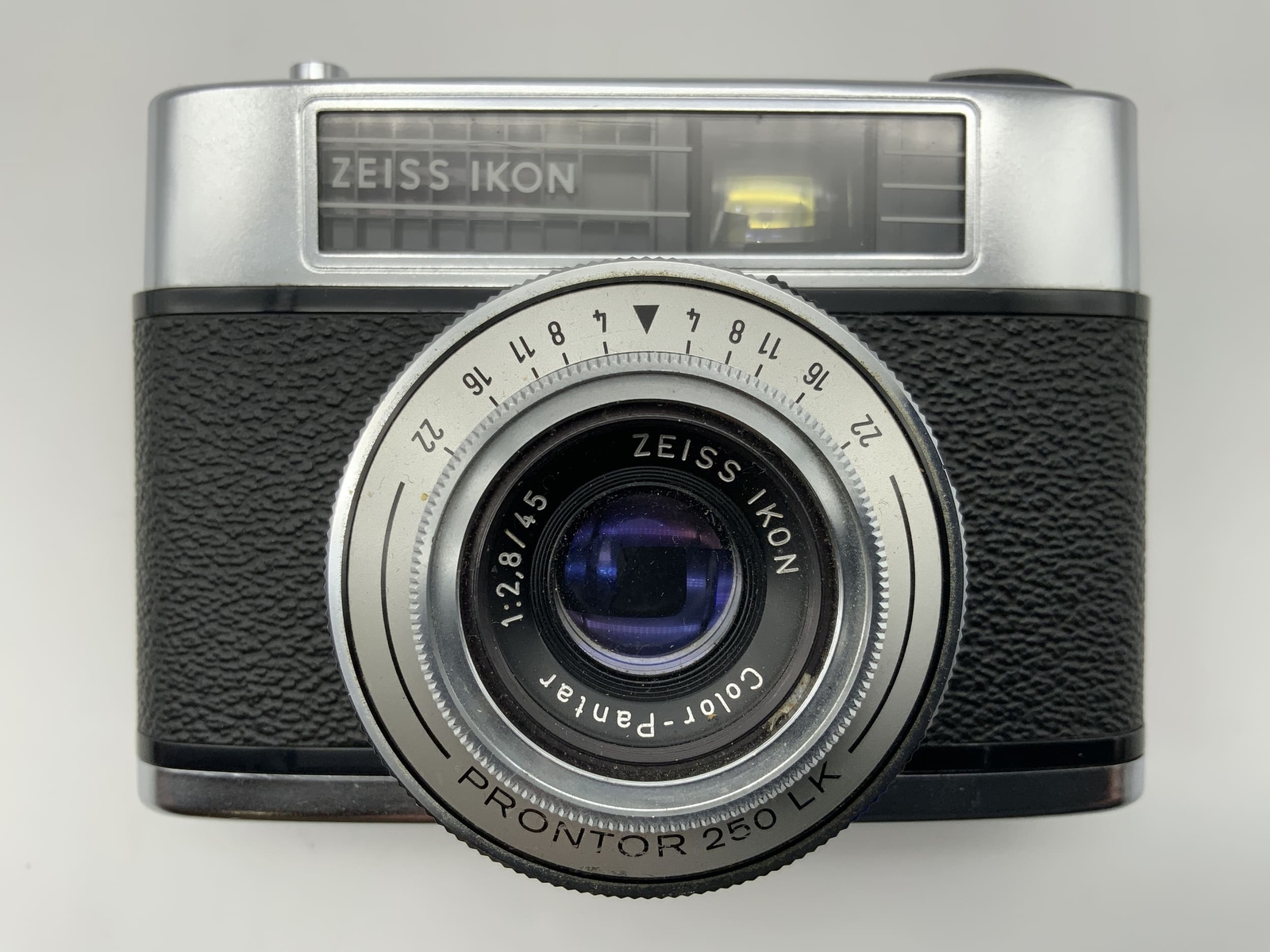 Zeiss Ikon Contina Compact Camera With Novar-Anastigmat 45mm