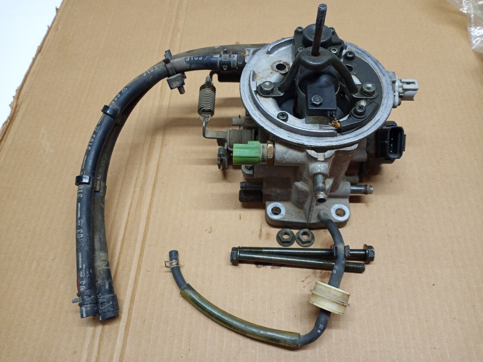 Vtg 1993 GEO METRO XFI ENGINE FUEL INJECTION THROTTLE BODY Vtg 1993 GEO METRO XFI ENGINE FUEL INJECTION THROTTLE BODY