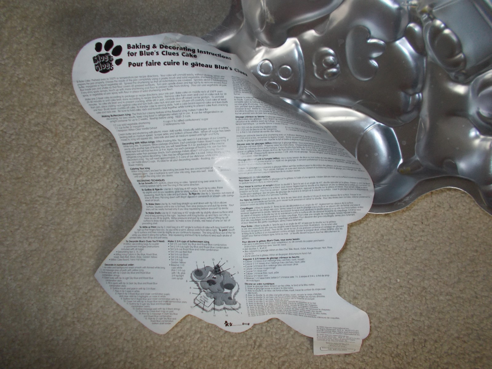 WILTON  BLUE'S CLUES DOG CAKE PAN WITH INSTRUCTIONS