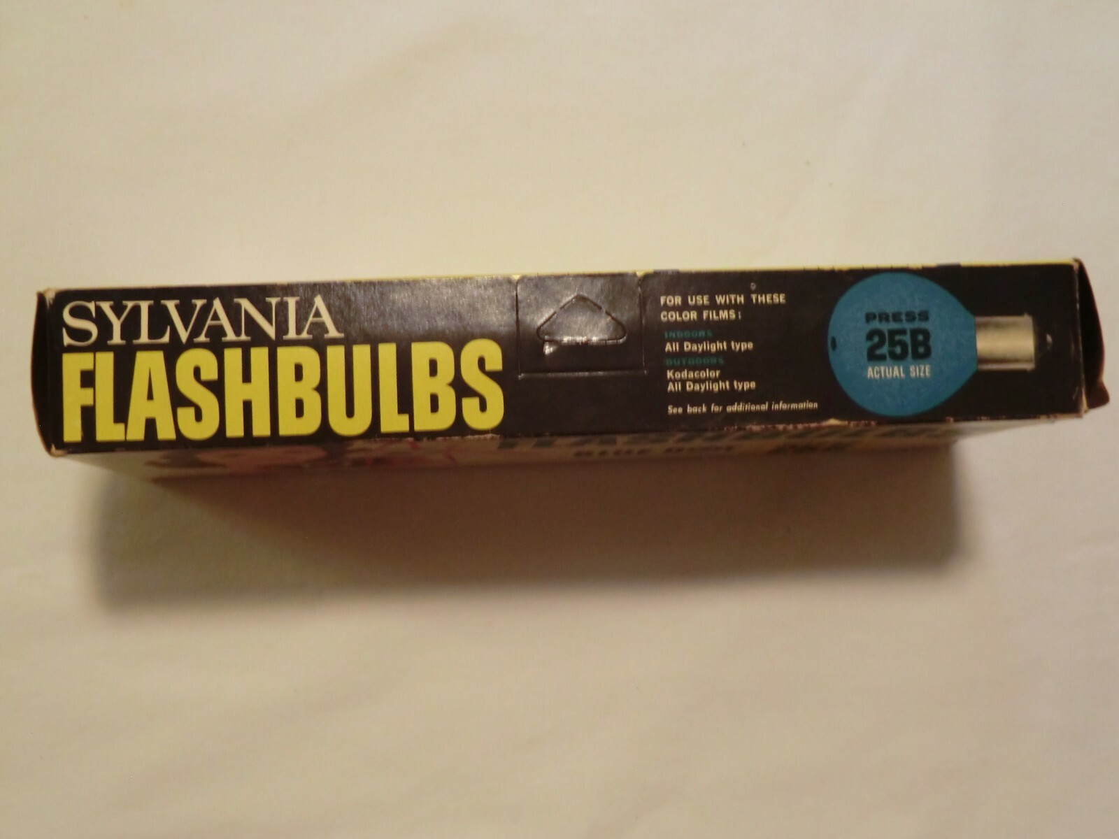 Vintage Sylvania Blue Dot Flashbulbs , 25B,  Full Original Box of 12 !!