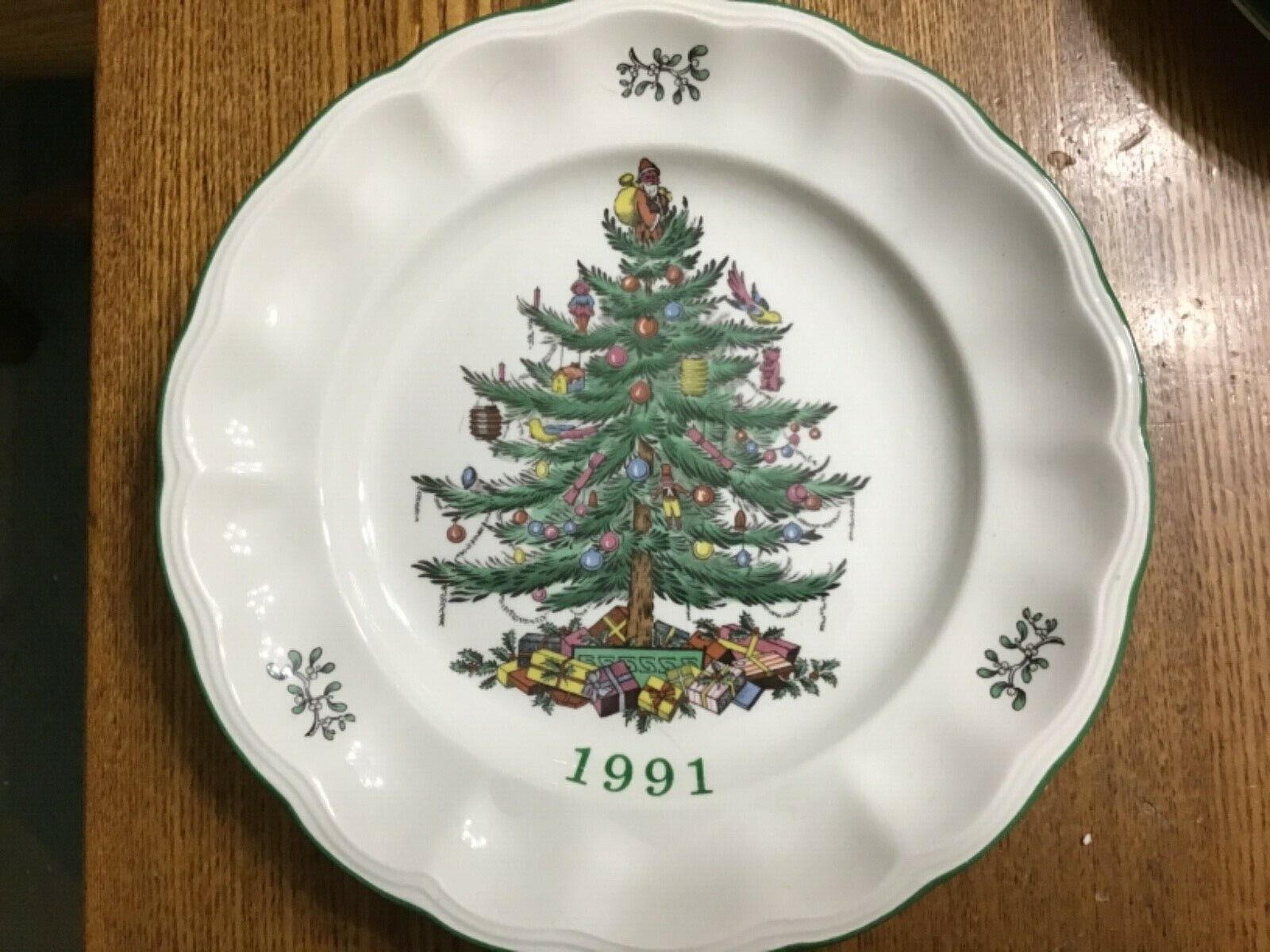 Spode Christmas Tree Vintage Collector Plate 1991 7 1/2” Diameter Spode Christmas Tree Vintage Collector Plate 1991 7 1/2” Diameter