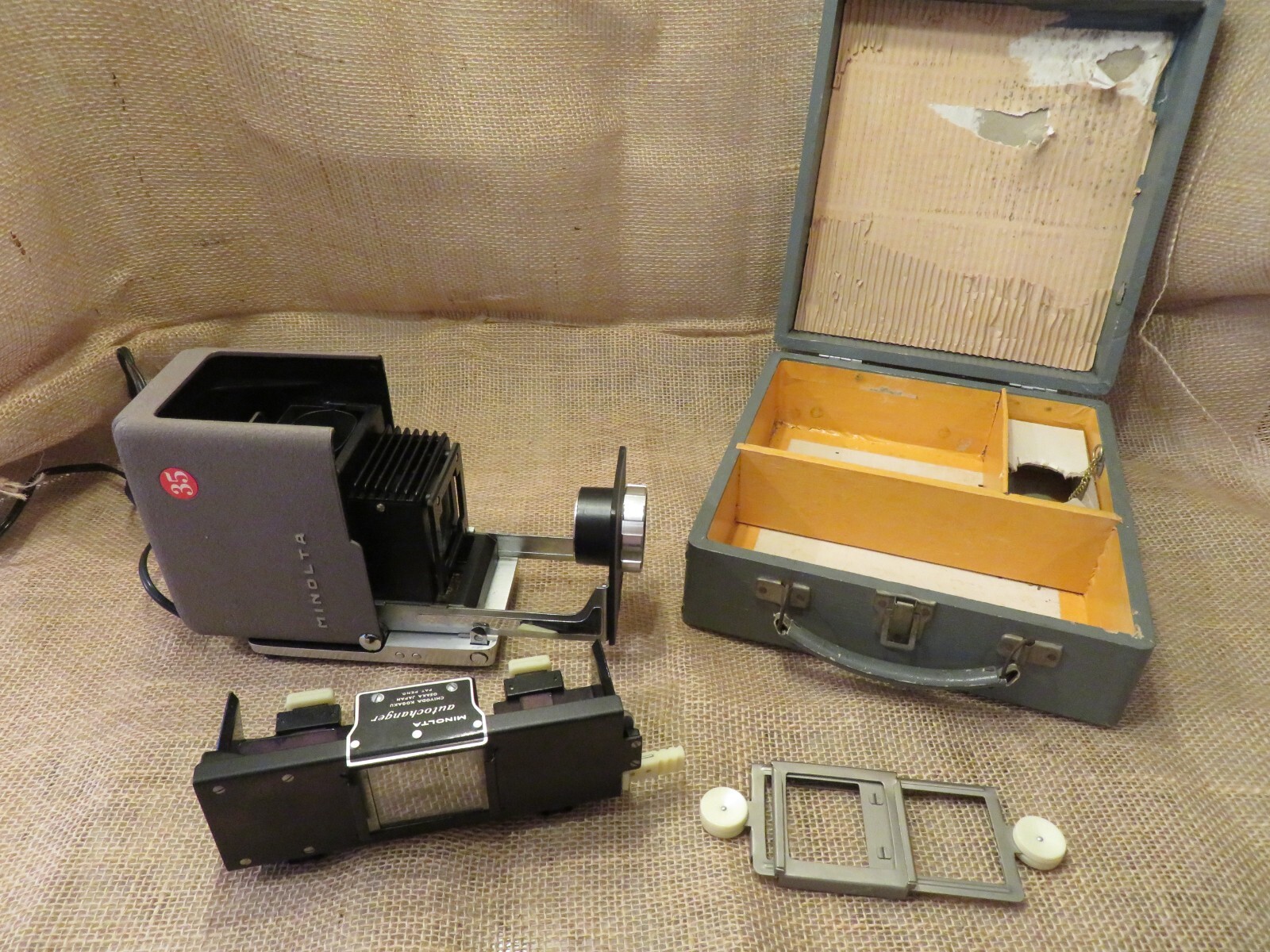 プロジェクター MINOLTA Mini 35 Minolta Mini 35 Slide Projector With Original Case + 2 Extra