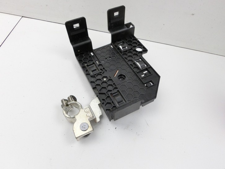 Mercedes W177 A250E 18-22 Relais Batterieklemmpunkt Mercedes W177 A250E 18-22 26.03.2021 gebraucht Bild 5