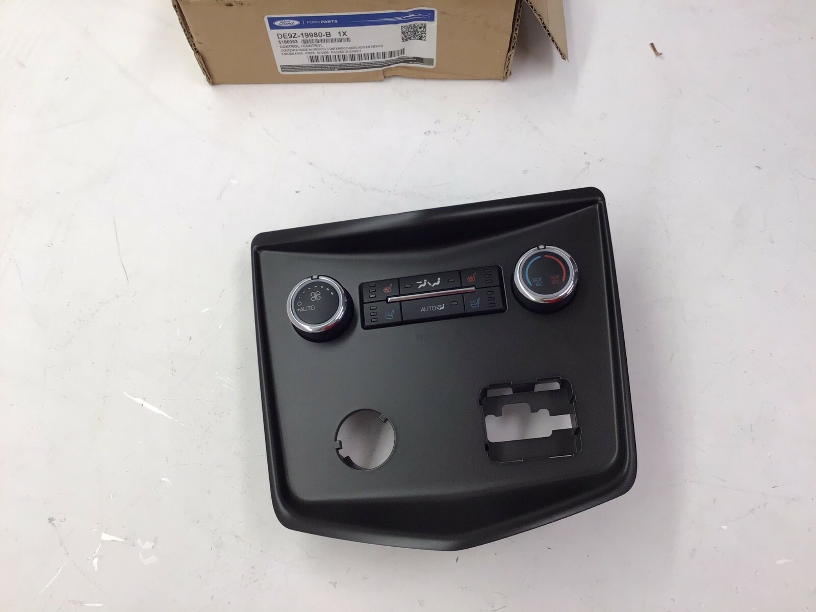 2013-2019 Lincoln MKT OEM Climate Heater & AC Control DE9Z-19980-B
