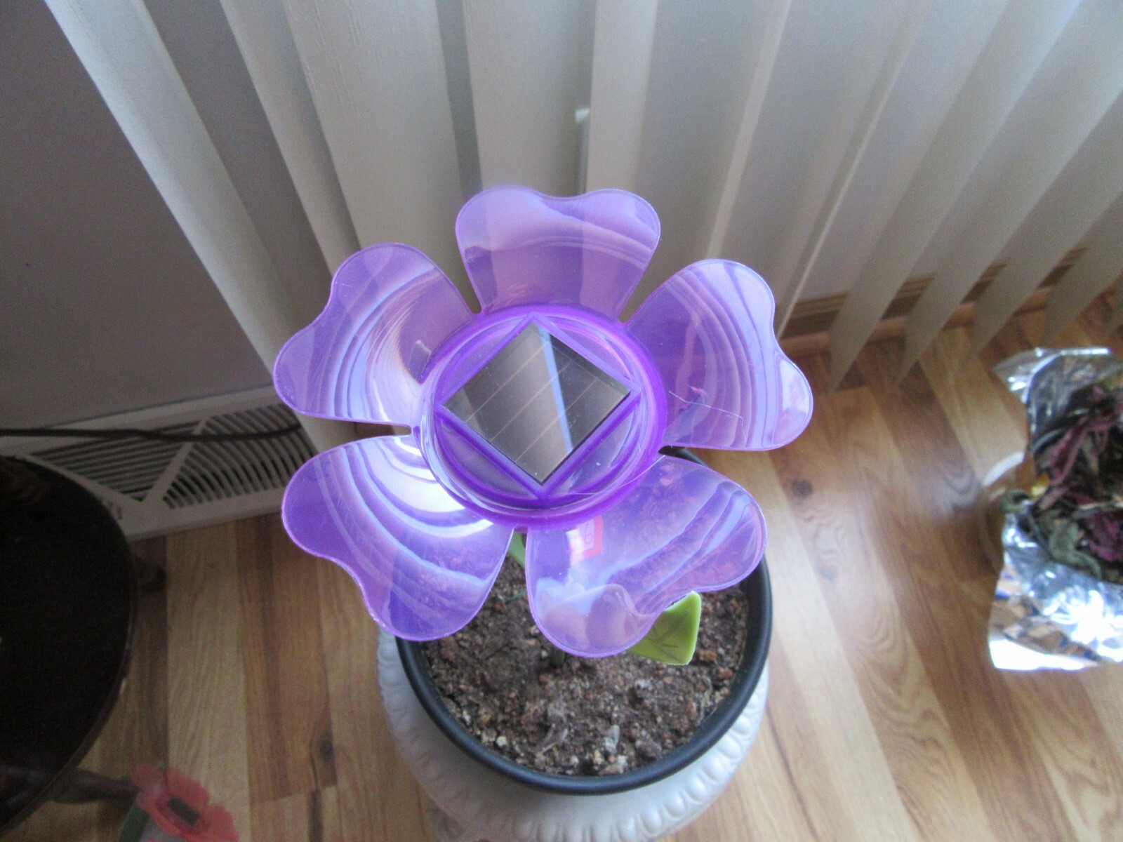 3 X New Solar-Powered Flower Stake Lights, 12