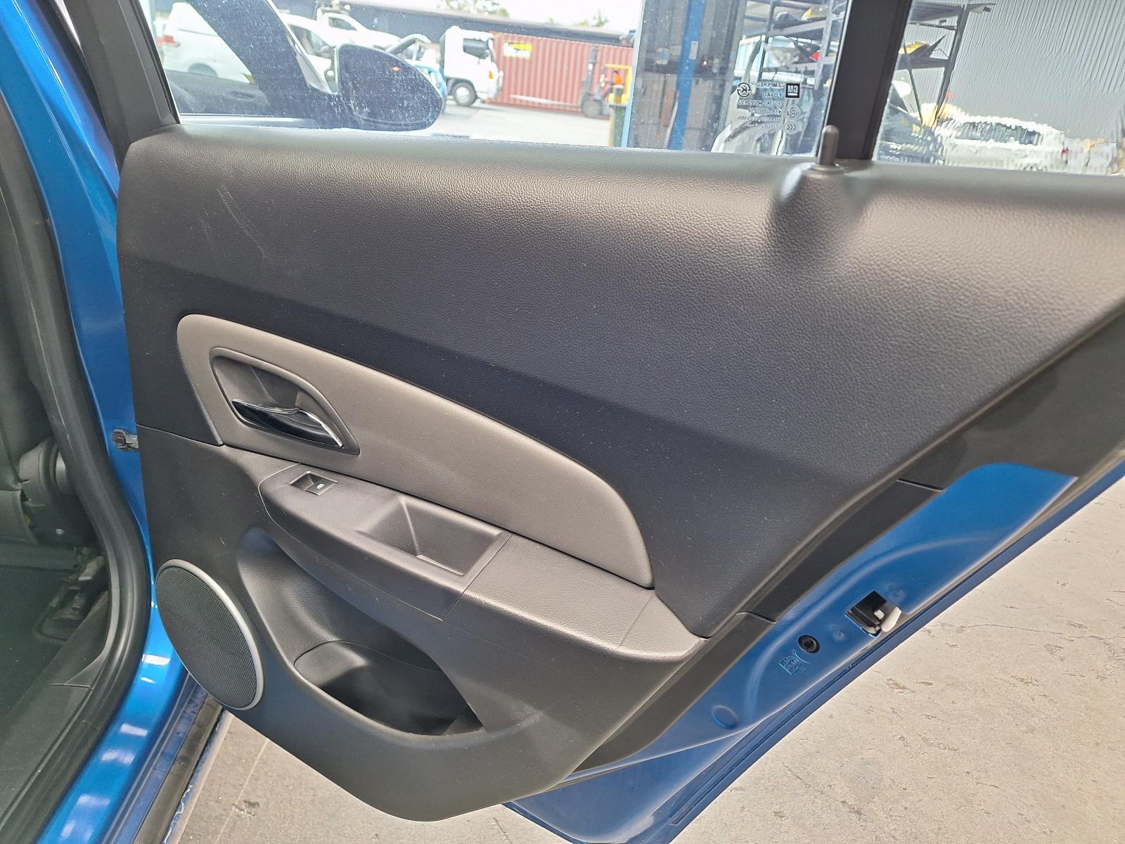 HOLDEN CRUZE JG 03/2009-02/2011 LEFT REAR DOOR 2X5C - thumbnail 10